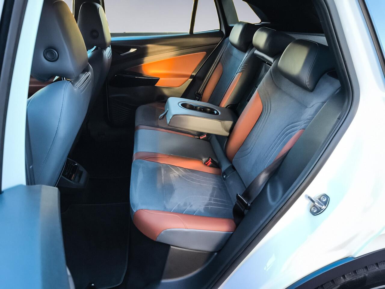 Volkswagen ID.4 First 77 kWh 3-Fase 2e-Eig. & Keurig-Onderh. BOVAG-Garantie. NL-Auto.