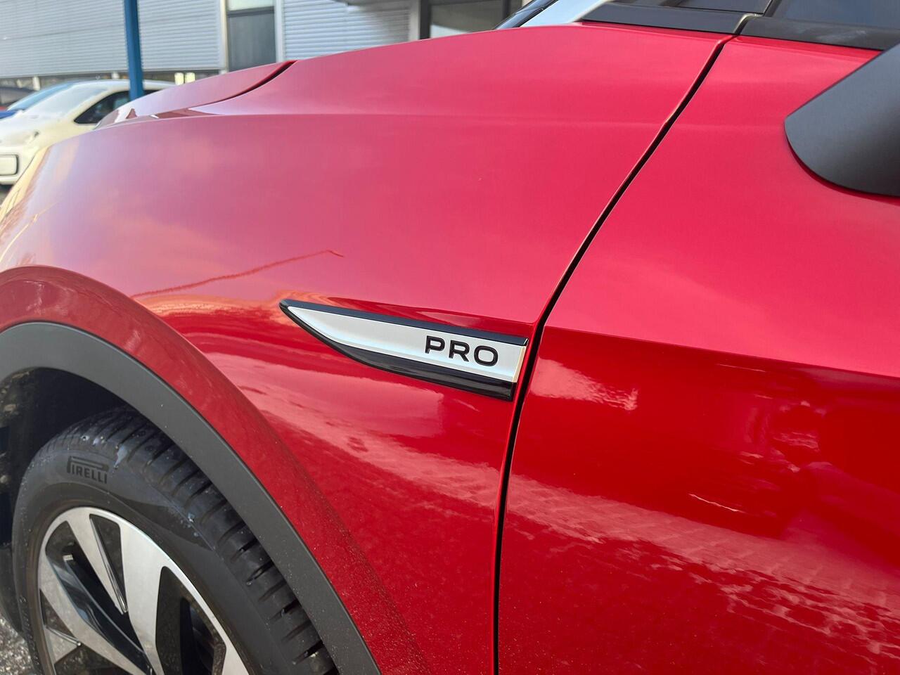 Volkswagen ID.5 Pro 77 kWh | Stoel- en stuurwielverwarming | Achteruitrijcamera | 20 inch velgen | Getint glas | Navigatie