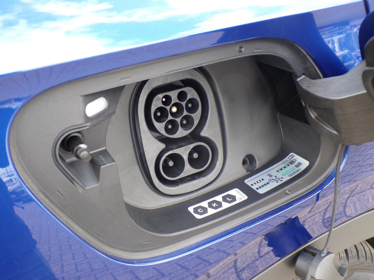 Volkswagen ID.5 Pro 77 kWh, SOH 96% / Carplay + Android Auto / Keyless / Full LED. / Sensoren + Camera / Stoel + Stuur verwarming / Adaptive Cruise / 19'' LMV