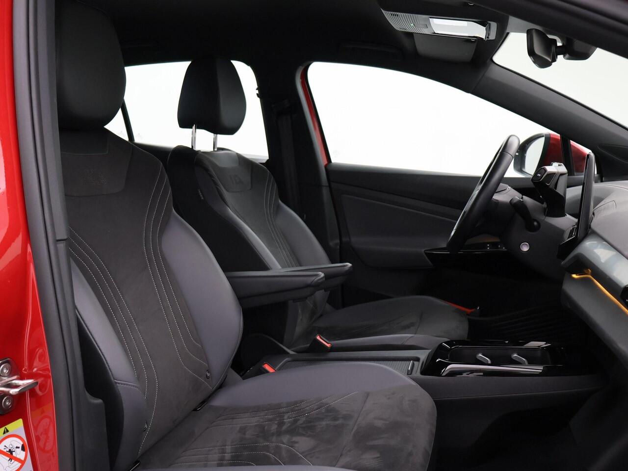 Volkswagen ID.5 PRO 77 kWh *KINGS RED* + STUUR/STOELVERWARMING | SFEERVERLICHTING | ORIG. NL