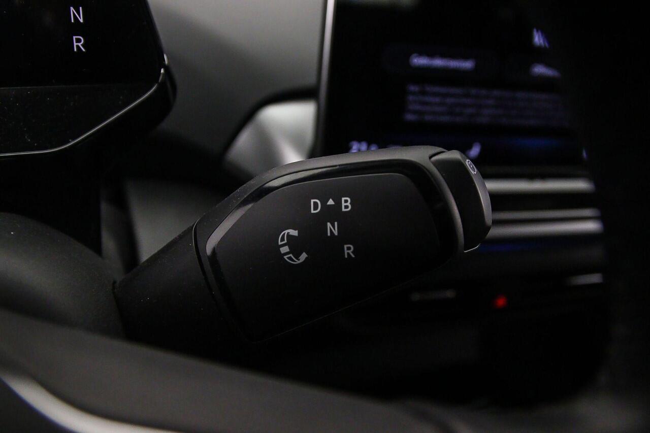 Volkswagen ID.5 Pro Business 286pk Automaat Black Edition, Trekhaak, Adaptive cruise control, Elektrische achterklep, LED matrix koplampen, Navigatie, Stuurwiel verwarmd, Achteruitrijcamera