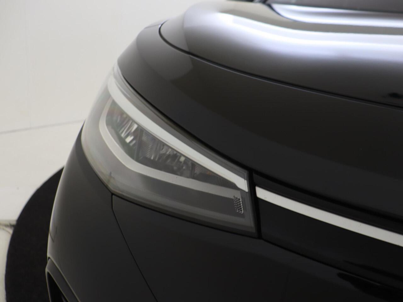 Volkswagen ID.5 Pro 77 kWh | Parkeerasisstent | Keyless | Stoelverwarming | Achteruitrijcamera | Navigatie | Voorklimatisering | Adaptieve cruise control |
