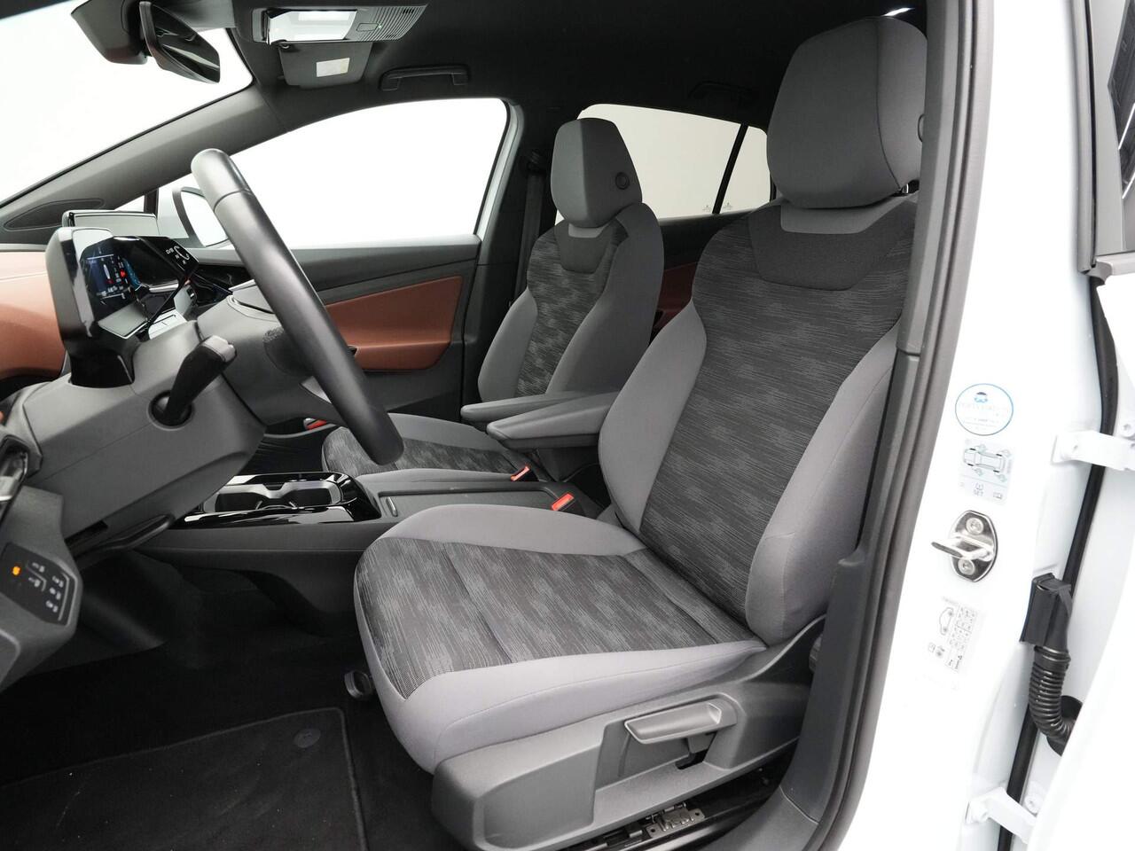 Volkswagen ID.5 Pro 77 kWh Navigatie / Pdc / Clima / Privacy Glass