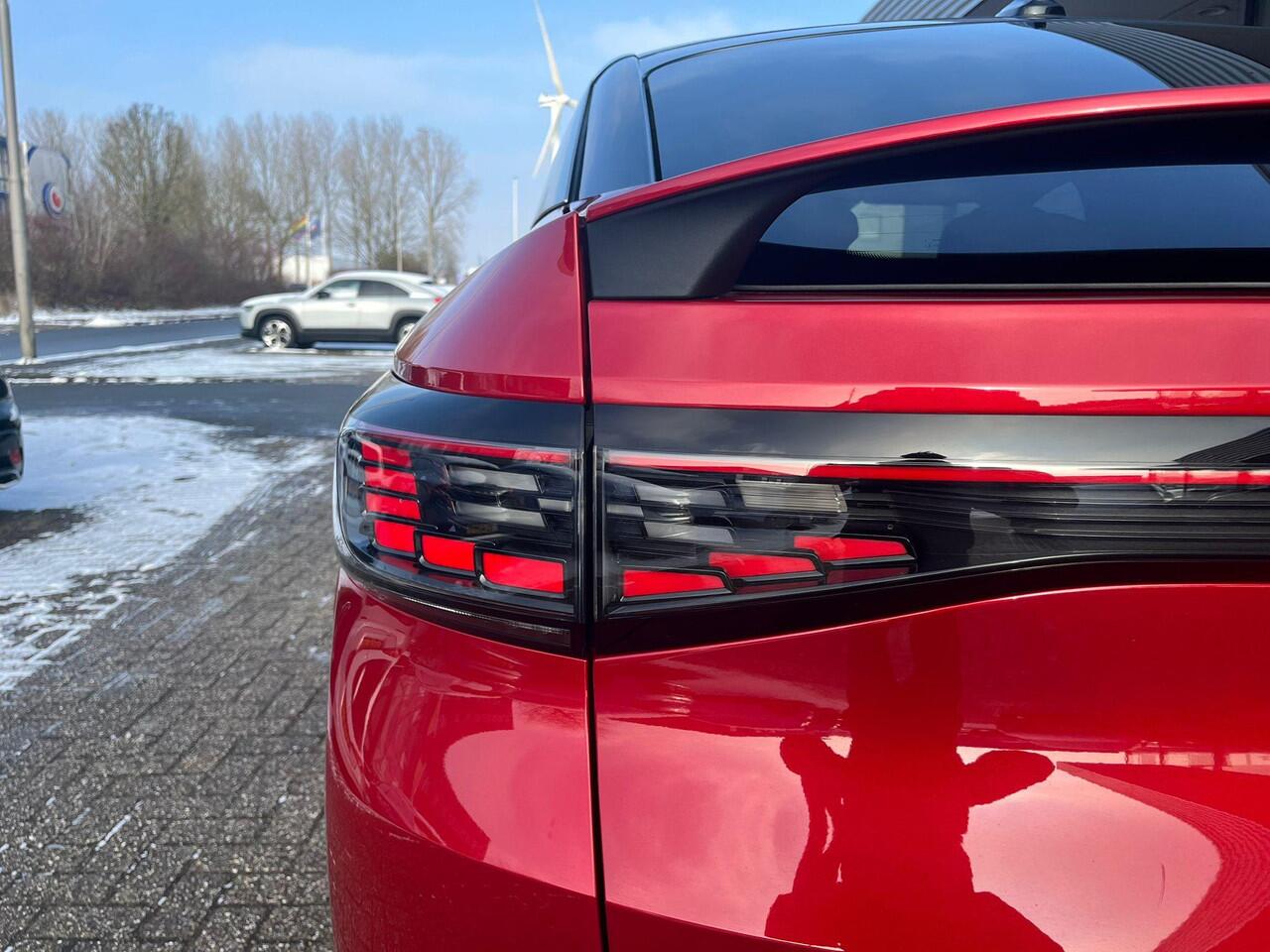 Volkswagen ID.5 Pro 77 kWh | Stoel- en stuurwielverwarming | Achteruitrijcamera | 20 inch velgen | Getint glas | Navigatie