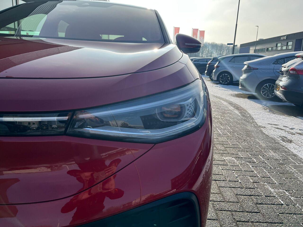 Volkswagen ID.5 Pro 77 kWh | Stoel- en stuurwielverwarming | Achteruitrijcamera | 20 inch velgen | Getint glas | Navigatie