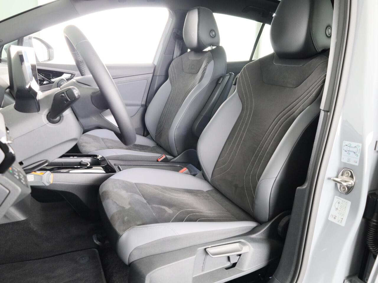 Volkswagen ID.5 Pro Business 77 kWh accu, 210 kW / 286 pk SUV Elek | 360 Camera | Led matrix | Navigatie | Elektrische Achterklep | Panoramdak | Stoelverwarming |