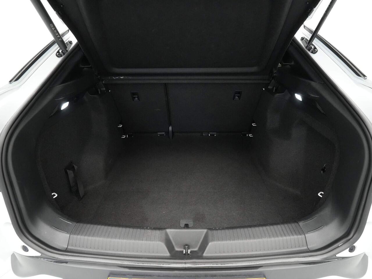 Volkswagen ID.5 Pro 77 kWh Navigatie / Pdc / Clima / Privacy Glass