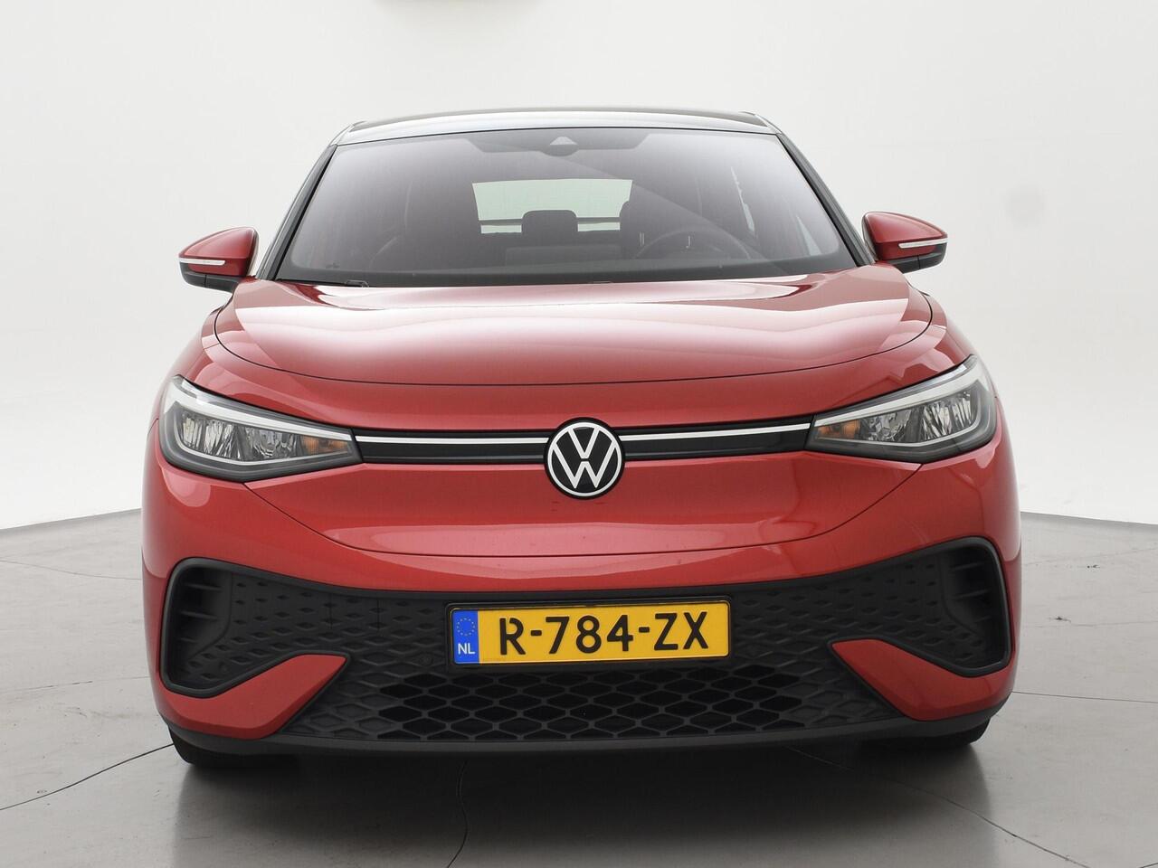 Volkswagen ID.5 PRO 77 kWh *KINGS RED* + STUUR/STOELVERWARMING | SFEERVERLICHTING | ORIG. NL