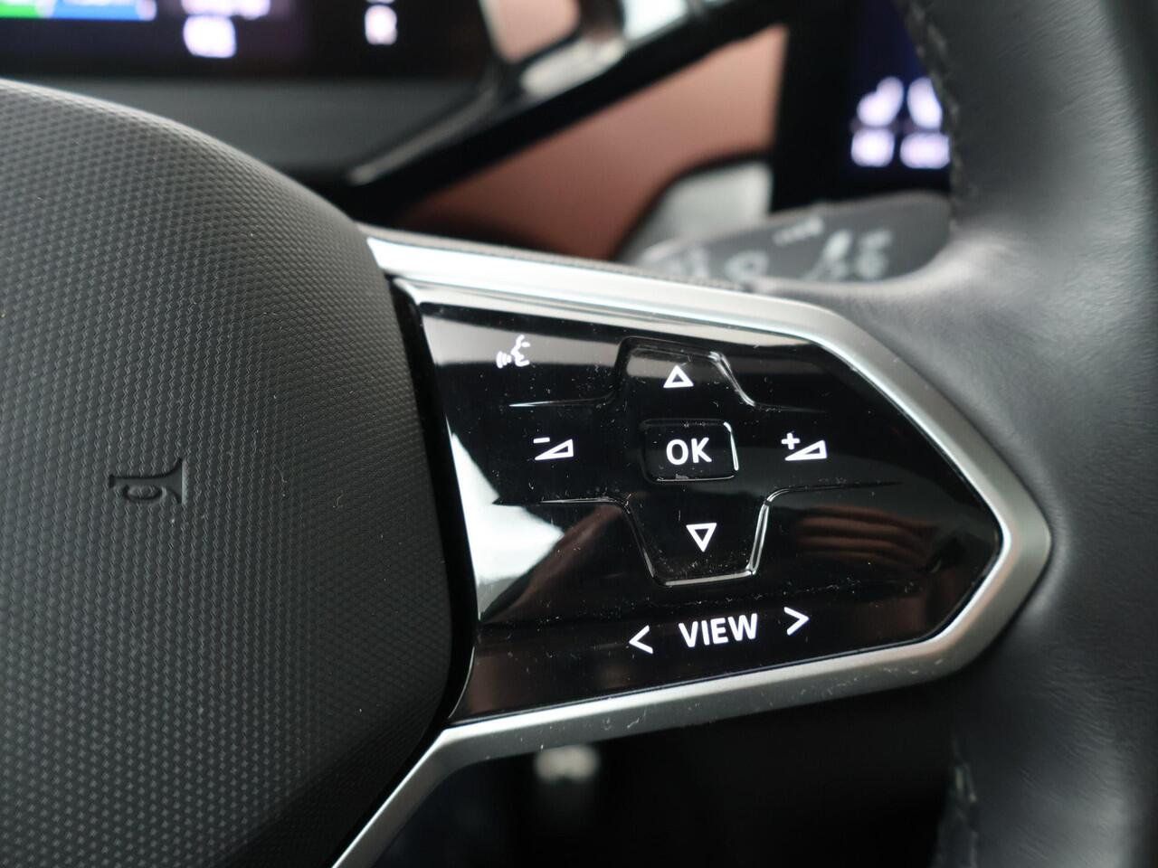 Volkswagen ID.5 Pro 77 kWh | 204 PK | SoH 91% | Panoramadak | Matrix LED koplampen | Verwarmde voorstoelen | 20" LM velgen | Apple Carplay/Android Auto |