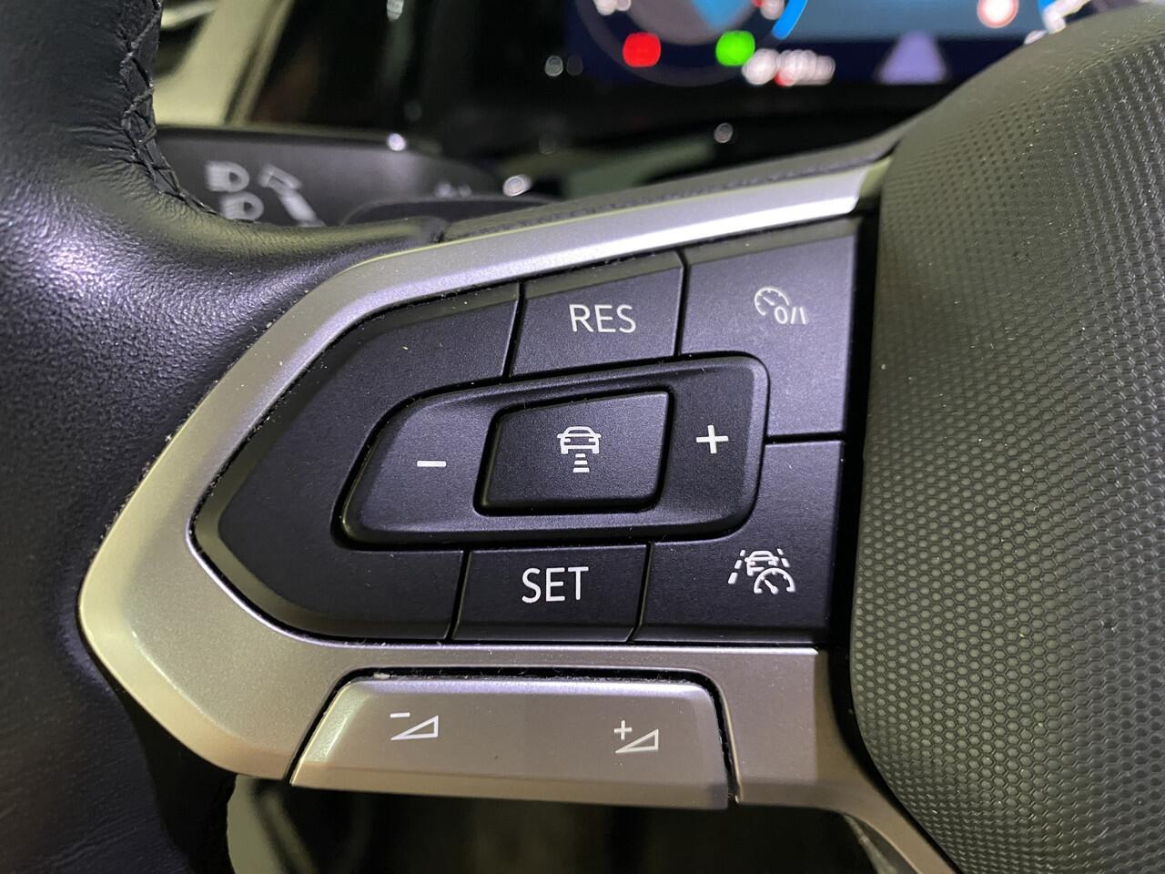 Volkswagen MULTIVAN 1.4 eHybrid L1H1 7 pers Panodak / Stuur-stoel verwarming /Elec schuifdeuren / Trekhaak / Camera