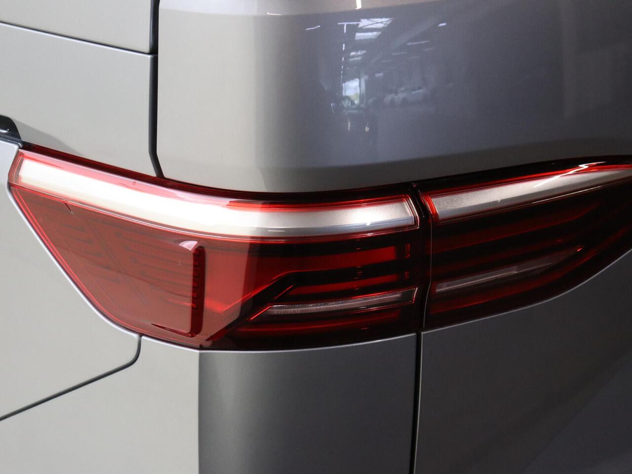 Volkswagen MULTIVAN 1.4 eHybrid L2H1 Life 6 versnellingen DSG | Verwarmbare voorstoelen, gescheiden regelbaar | Uitwijk- en afsla-assistent | Lichtmetalen velgen 17" (6,5J X 17) "Dundrod"(zilver) | Top pakket |