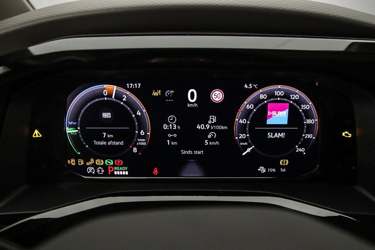 Volkswagen MULTIVAN 1.5 245pk DSG eHybrid L2 Bulli Edition 4Motion > ¤ 2.500,= Inruilpremie + ¤ 1.800,= eindejaarsbonus < | Trekhaak | 7-zits Premium zitopstelling |