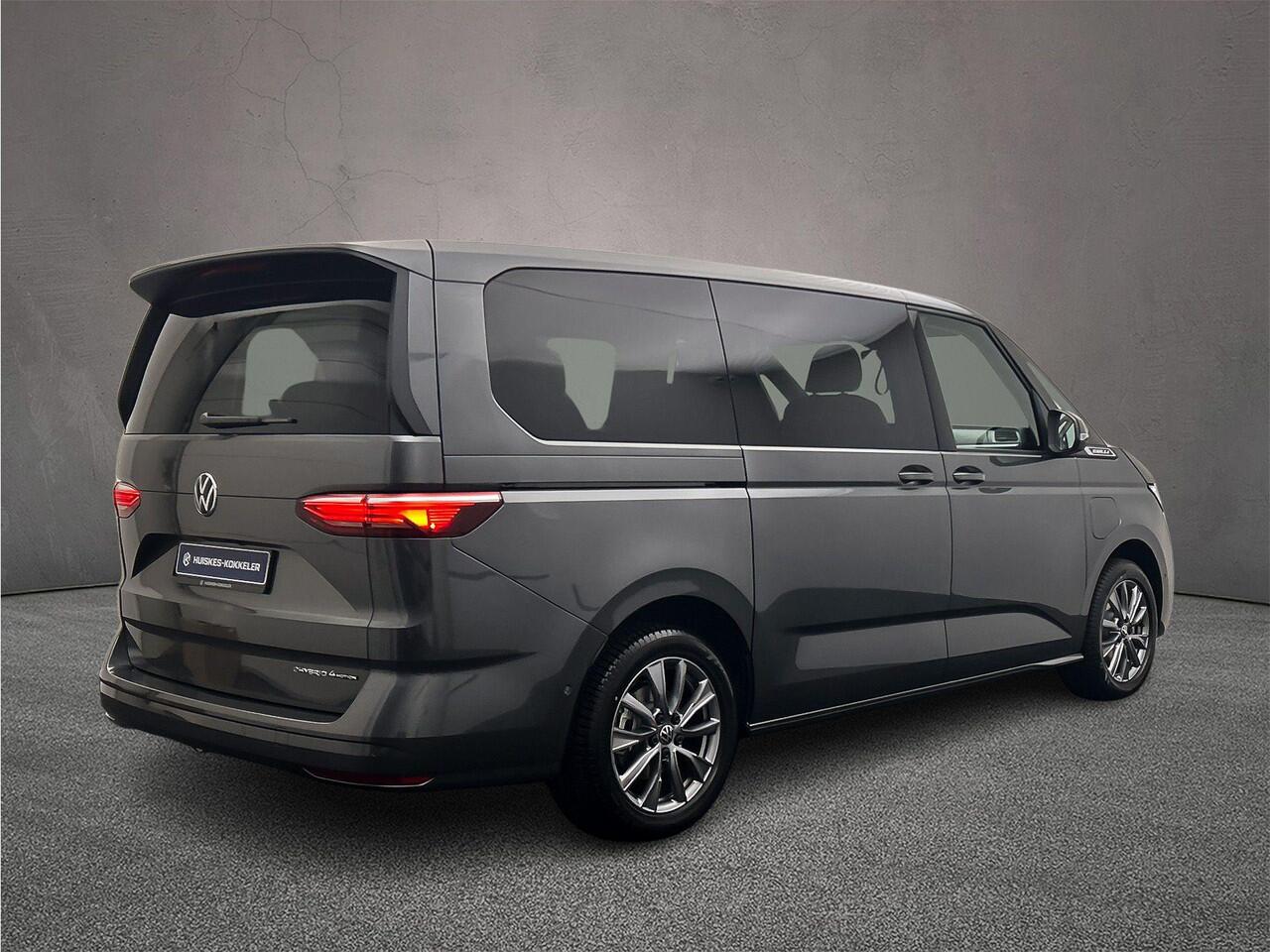 Volkswagen MULTIVAN 1.5 245pk DSG eHybrid L2 Bulli Edition 4Motion > ¤ 2.500,= Inruilpremie < | AssistentiepakketPlus | Trekhaak | 7-zits Premium zitopstelling |