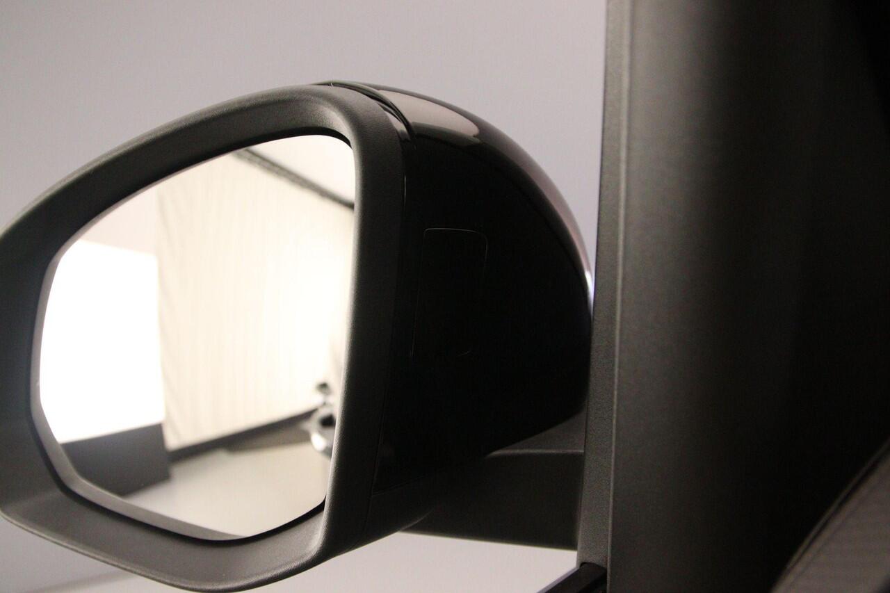 Volkswagen MULTIVAN 1.5 245pk DSG eHybrid L2 Bulli Edition 4Motion> ¤ 2.500,= Inruilpremie < | Trekhaak | 7-zits Premium zitopstelling |