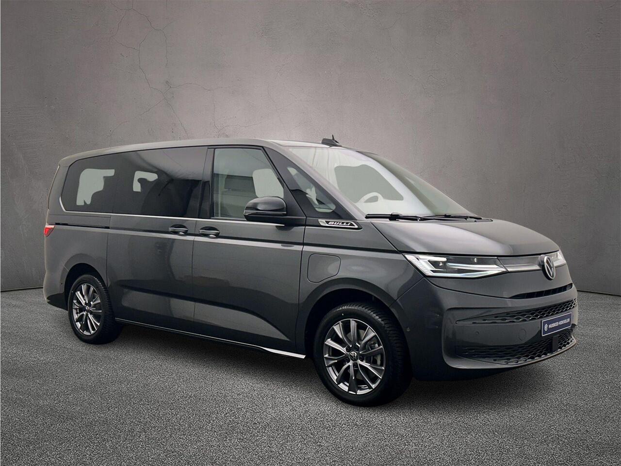 Volkswagen MULTIVAN 1.5 245pk DSG eHybrid L2 Bulli Edition 4Motion > ¤ 2.500,= Inruilpremie < | AssistentiepakketPlus | Trekhaak | 7-zits Premium zitopstelling |