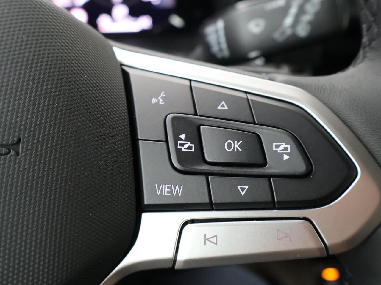 Volkswagen MULTIVAN Bedrijfswagens Economy Business L2 1.5 eHybrid EU6 180 kW (245pk) | Bestelwagen toegestaan voor ALLE ZERO Emissie Milieu-zones M1-Kenteken | Schot laadruimte achter voorstoelen | Houten Laadvloer | Prijs excl. BTW