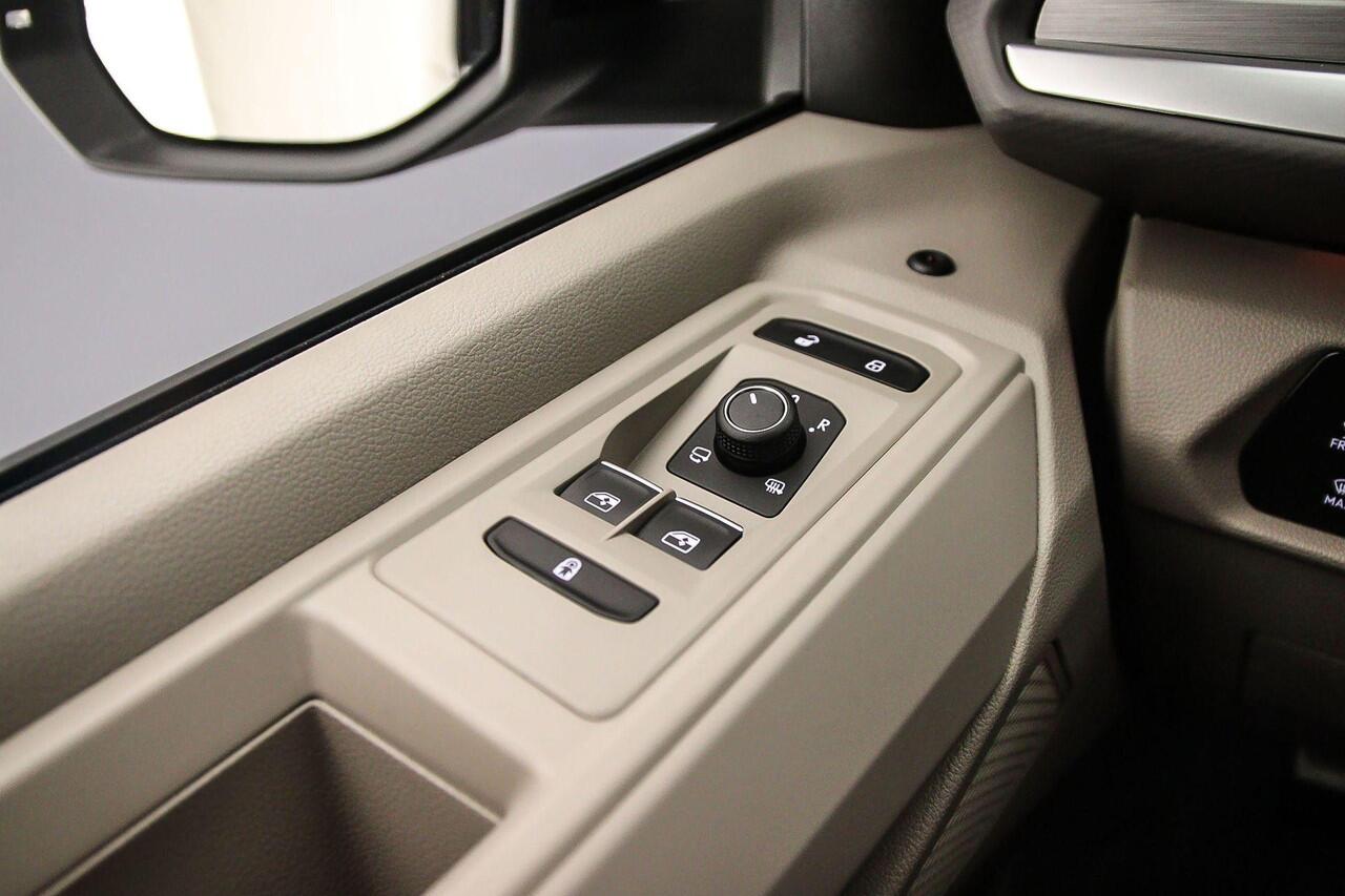 Volkswagen MULTIVAN 1.5 245pk DSG eHybrid L2 Bulli Edition 4Motion > ¤ 2.500,= Inruilpremie < | Trekhaak | Stoelverwarming | All-season banden |