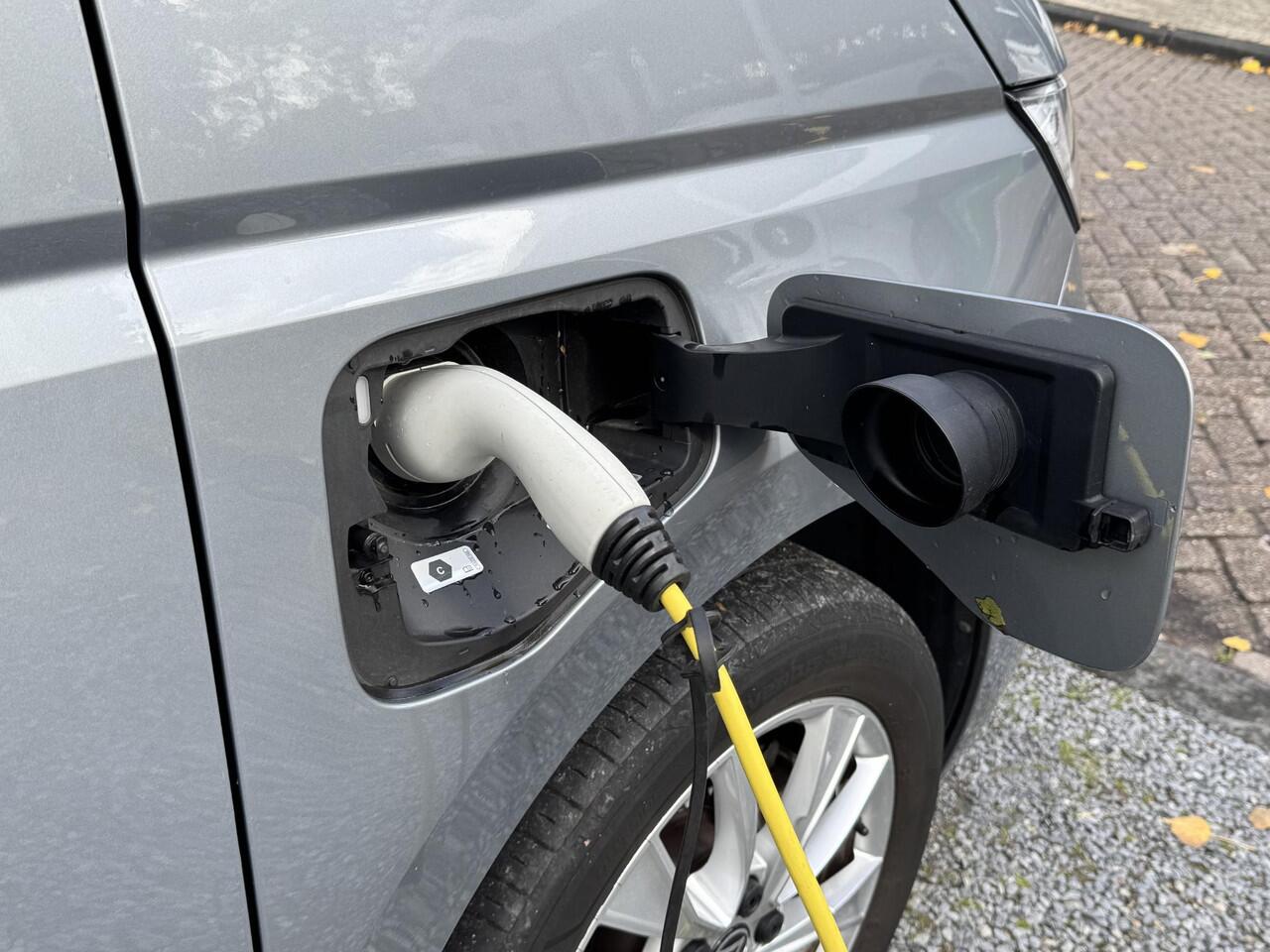 Volkswagen MULTIVAN T7 eHybrid DSG Bulli 7p (Pano,Trekhaak,Camera,Elek. schuifd)