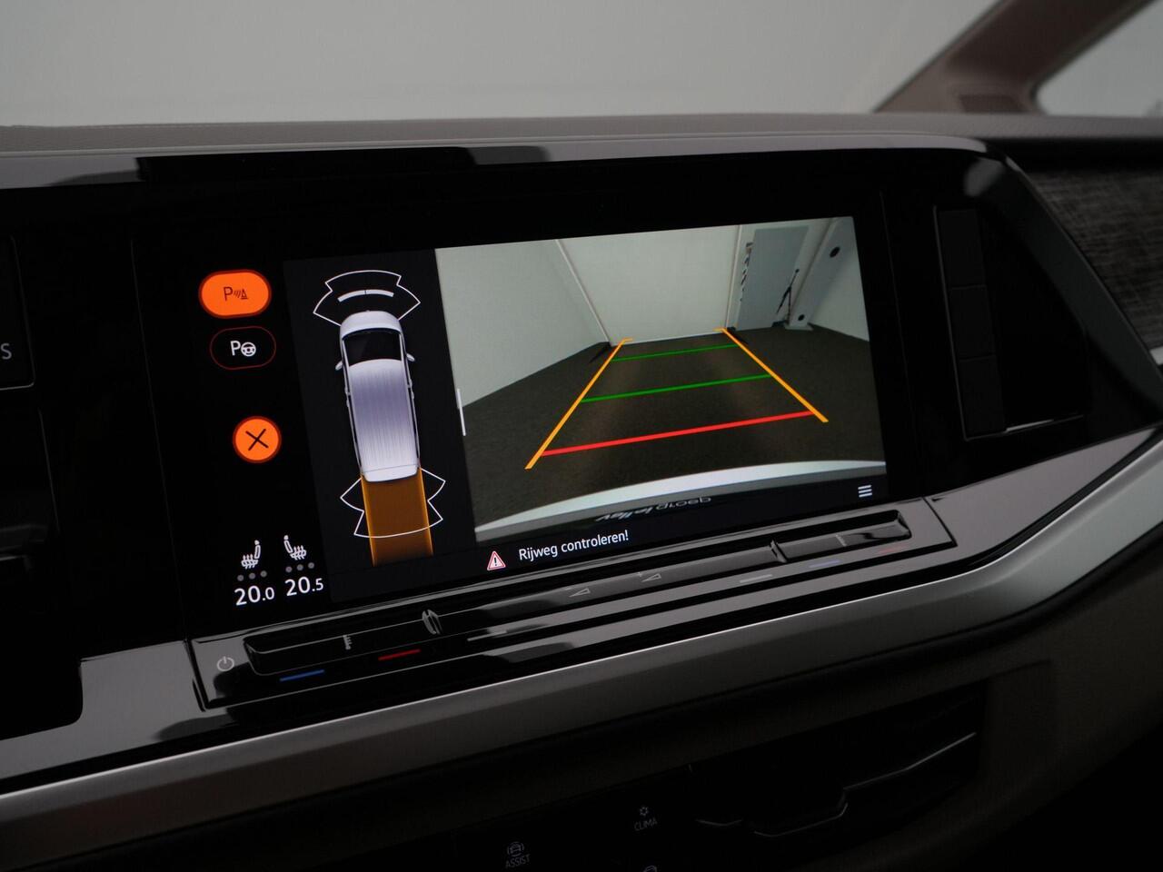 Volkswagen MULTIVAN 7-zits 1.4 eHybrid 218 pk DSG L2H1 Life Business | Panoramadak | IQ Light | Achteruitrijcamera | Stoelverwarming