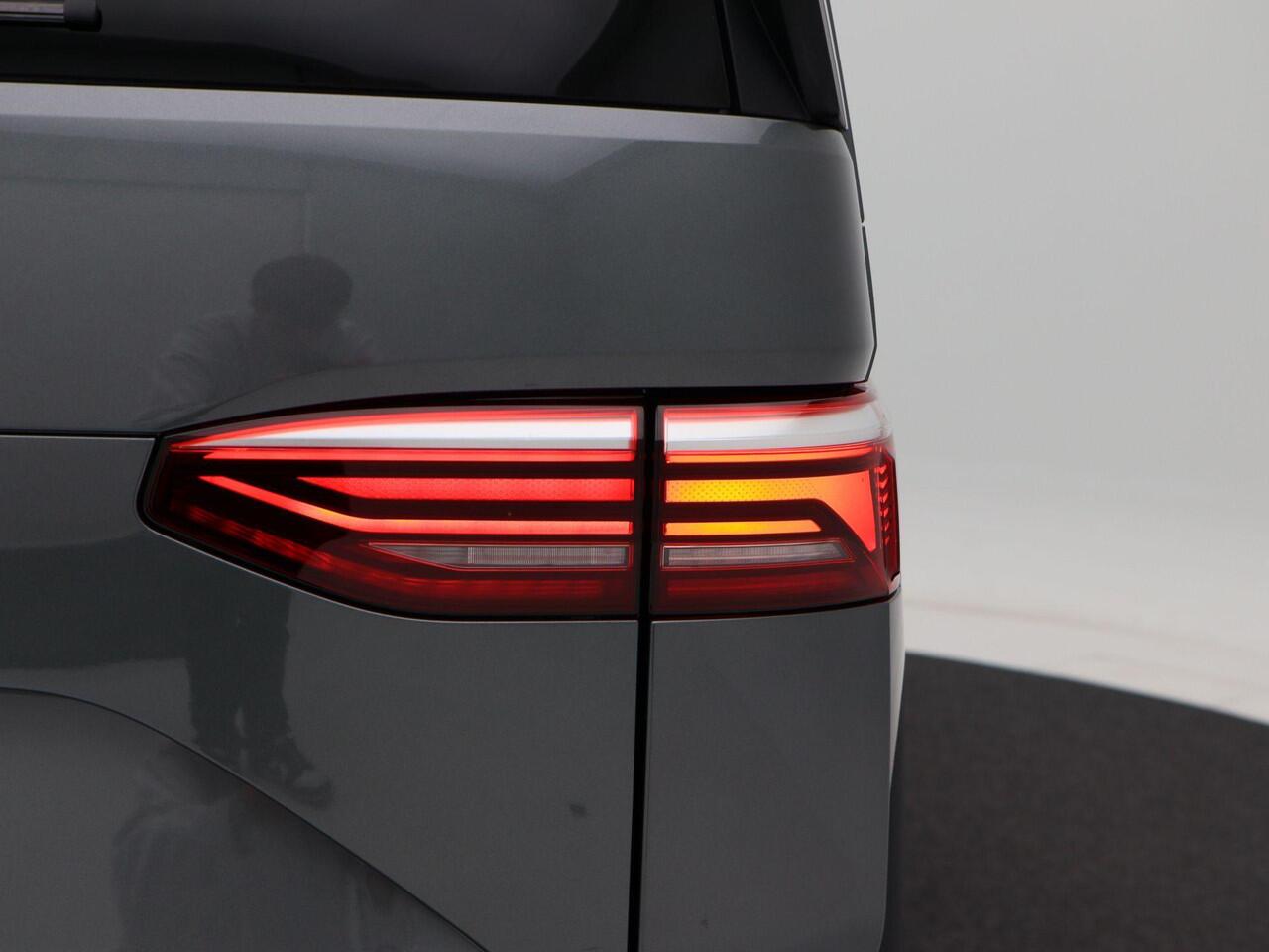 Volkswagen MULTIVAN Bulli Edition L2 1.5 eHybrid 245 PK | Trekhaak | 7 Persoons | Elektrische Achterklep | Adaptieve Cruise | Camera | LED Matrix |