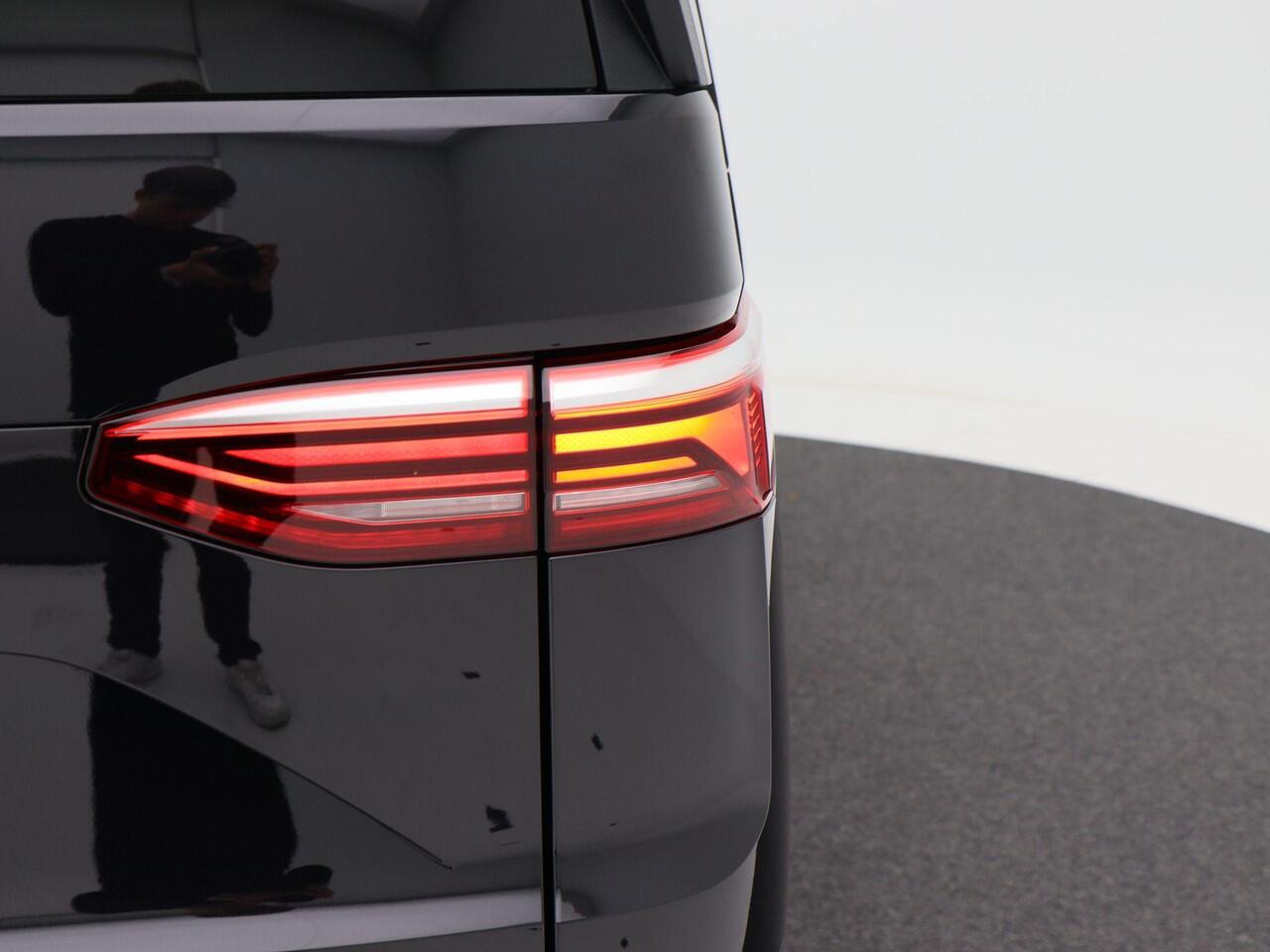 Volkswagen MULTIVAN Bulli Edition L2 1.5 eHybrid 245pk | 700119 | DUBBELE CABINE met 5 zitplaatsen | Elec. achterklep | elec trekhaak |