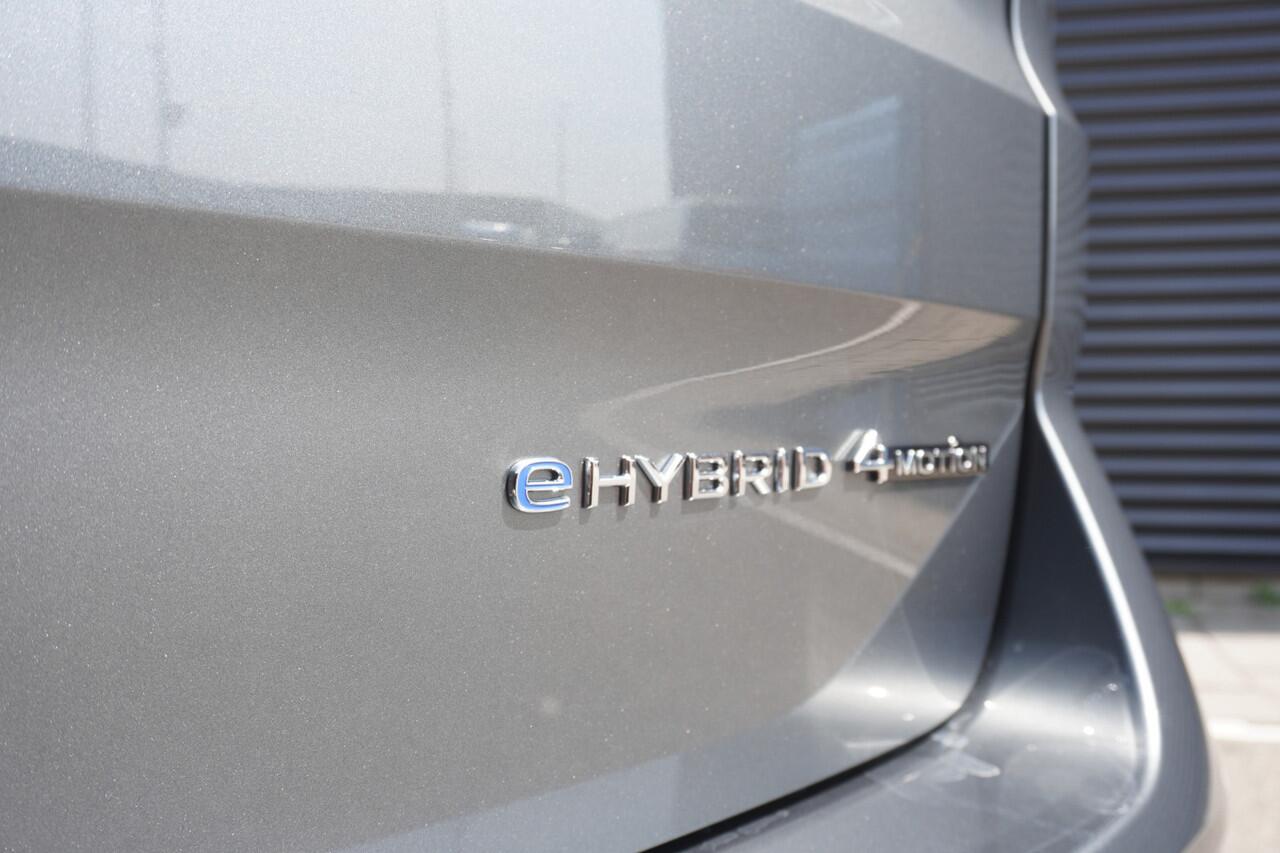 Volkswagen MULTIVAN 1.5 eHybrid L2 Bulli Edition 4-Motion, IQ Light koplampen, 7-persoons Vis-a-Vis, Navigatie, Trekhaak, 19" Lichtmetalen velgen