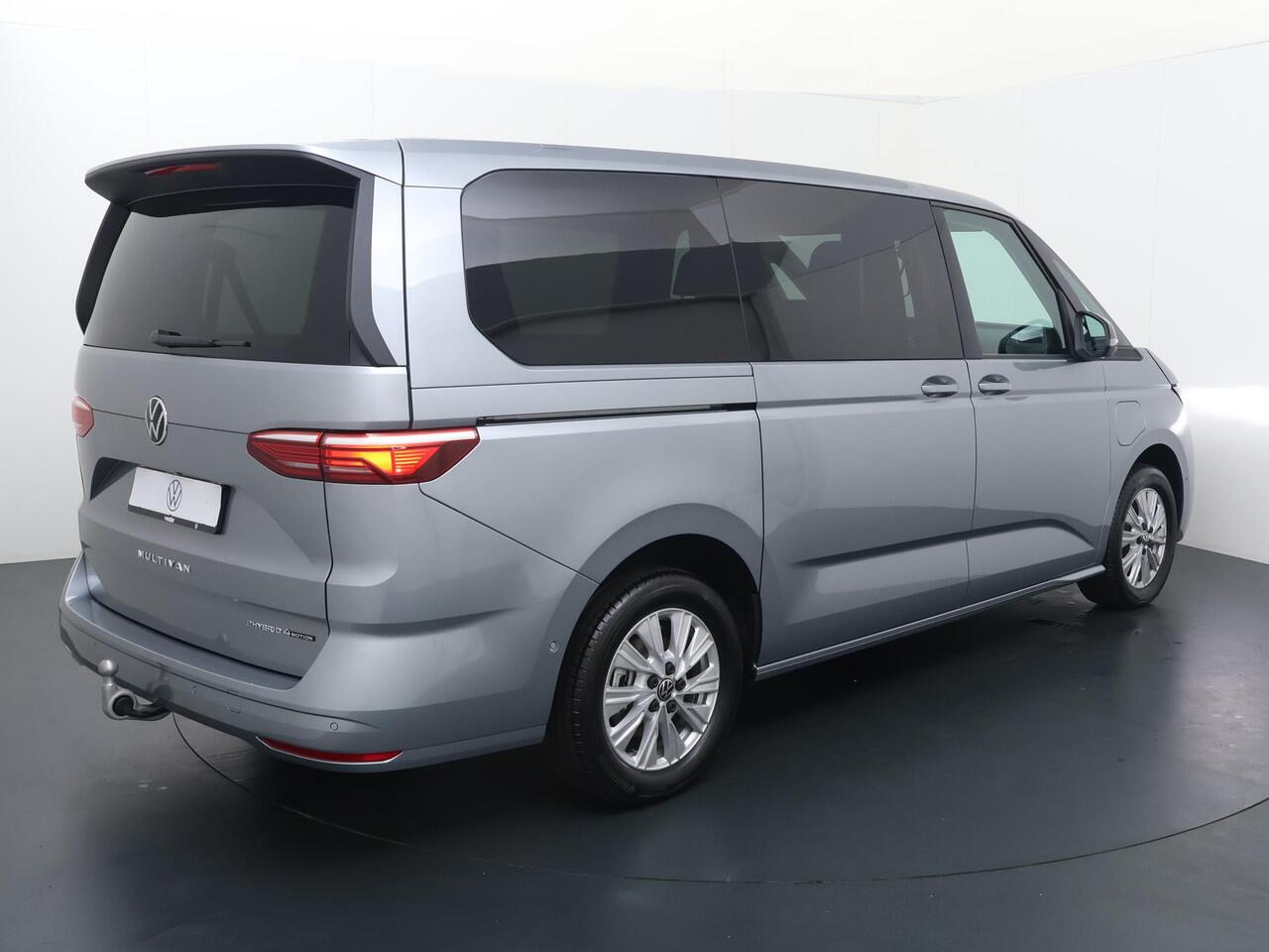 Volkswagen MULTIVAN Bedrijfswagens Economy Business L2 1.5 eHybrid EU6 180 kW (245pk) | Bestelwagen toegestaan voor ALLE ZERO Emissie Milieu-zones M1-Kenteken | Schot laadruimte achter voorstoelen | Houten Laadvloer | Prijs excl. BTW