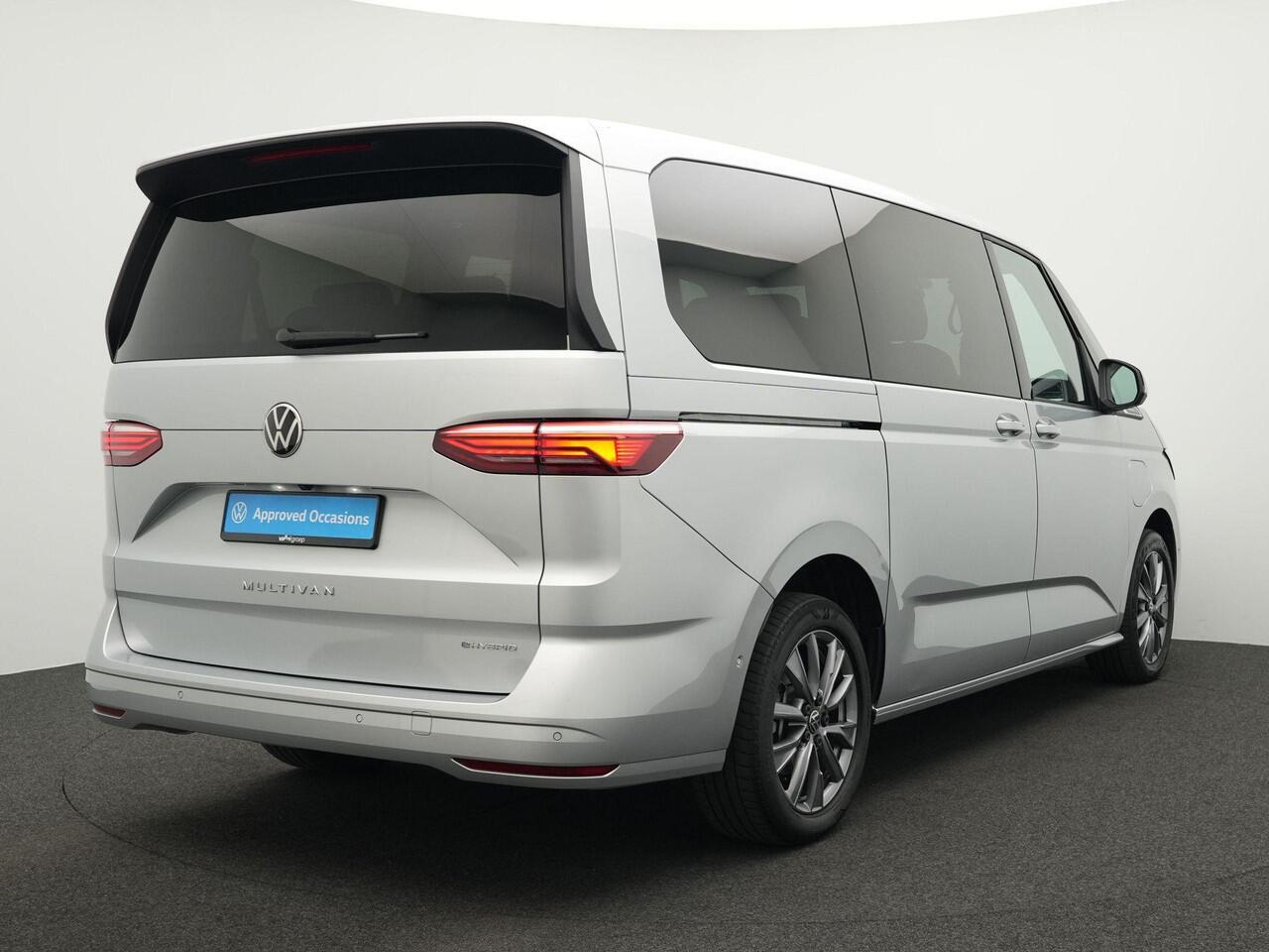 Volkswagen MULTIVAN 7-zits 1.4 eHybrid 218 pk DSG L2H1 Life Business | Panoramadak | IQ Light | Achteruitrijcamera | Stoelverwarming