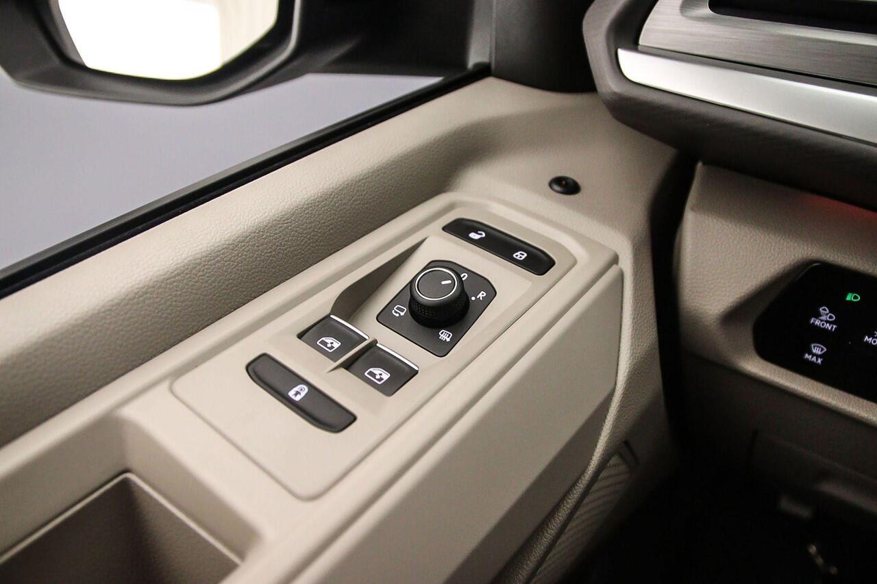 Volkswagen MULTIVAN 1.5 245pk DSG eHybrid L2 Bulli Edition 4Motion > ¤ 2.500,= Inruilpremie + ¤ 1.800,= eindejaarsbonus < | Trekhaak | 7-zits Premium zitopstelling |