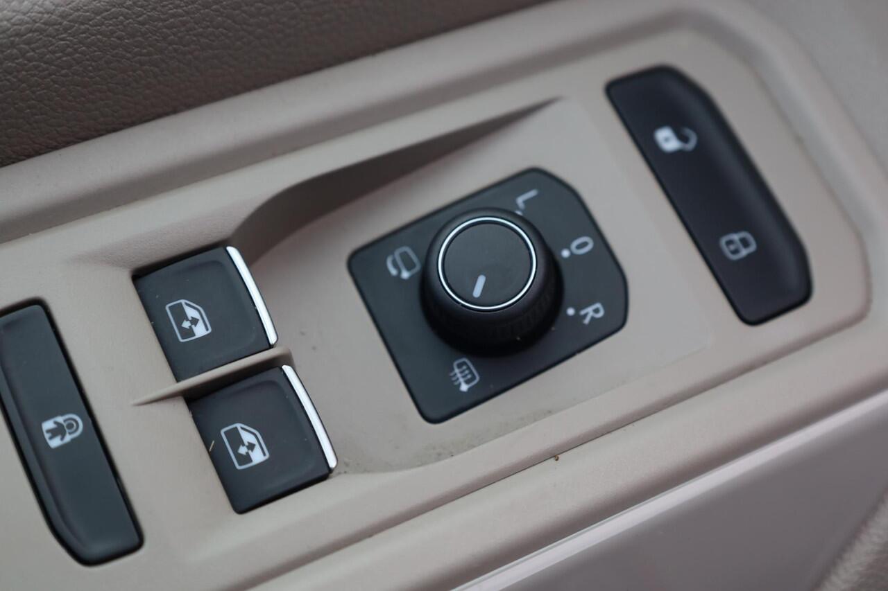 Volkswagen MULTIVAN 1.4 eHybrid L2H1 Style PL ¤1220 p/m* 160KW/217PK Hybride, Harman en Kardon, 6p, elektrische klep met easy open, draadloos laden, adaptief onderstel, veiligheidspakket, side assist, vol leder, elektrisch verstelbare stoelen voor, stoel ventilatie, privacy 