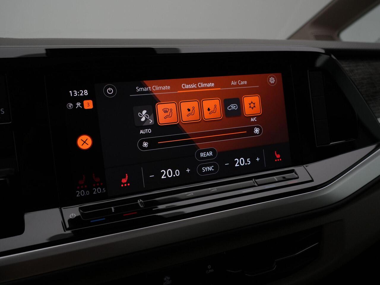 Volkswagen MULTIVAN 1.4 eHybrid 218 pk DSG L2H1 Life Business | Panoramadak | IQ Light | Achteruitrijcamera | Stoelverwarming