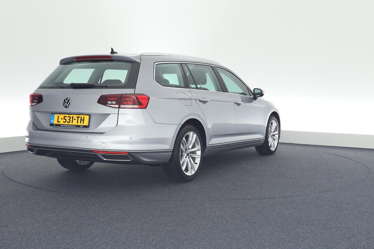 Volkswagen PASSAT Variant 1.5 TSI 150pk DSG Elegance Business + Camera Head-Up Virtual Cockpit Navigatie