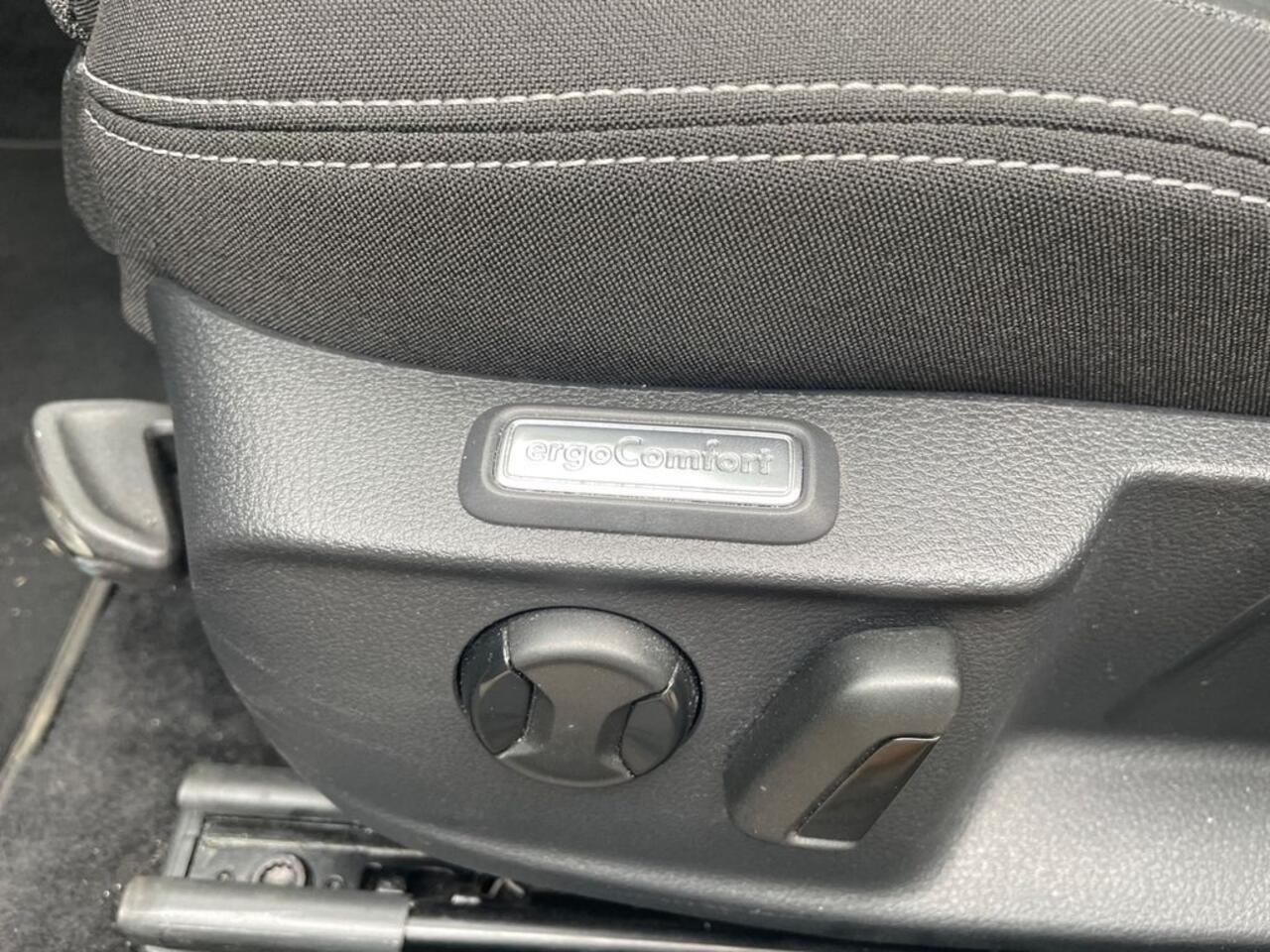 Volkswagen PASSAT Variant 2.0 TDI 150 PK DSG ACC LED Navi Trekhaak Stoelverwarming