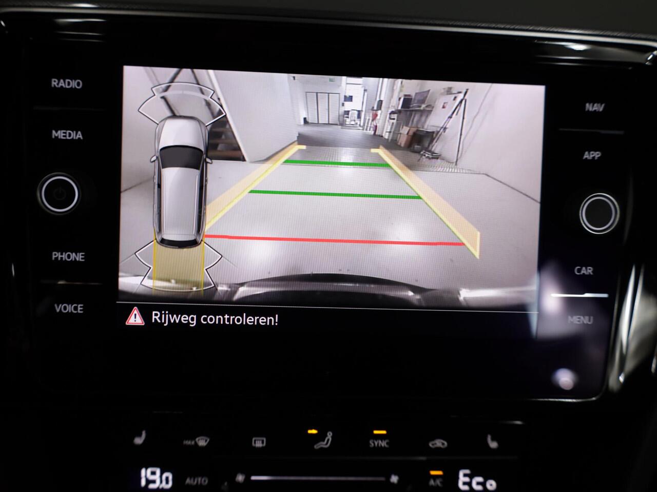 Volkswagen PASSAT Variant 1.4 TSI PHEV GTE Business 218 pk Automaat (DSG) | Navigatie | Panoramadak | Parkeersensoren (Park assist) | Achteruitrijcamera | Matrix LED koplampen | Stoelverwarming |