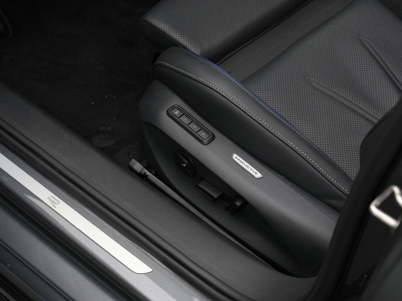 Volkswagen PASSAT Variant 1.5 eHybrid 272 pk DSG R-Line Edition | Panoramdak | Leder | Geheugenstoel-/massagestoelen | Adaptief onderstel | Rondomzicht camera | Stoelventilatie