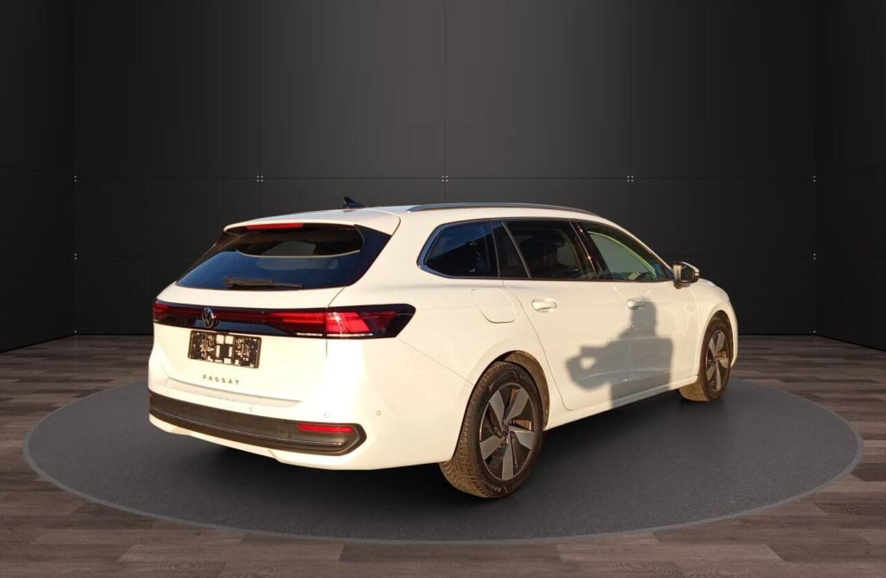 Volkswagen PASSAT Variant 2.0 TDI 150 PK DSG ACC LED 360 Camera Trekhaak Massage