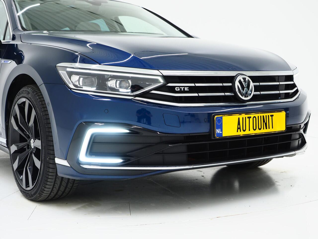 Volkswagen PASSAT Variant 1.4 TSI PHEV GTE R-Line | Panoramadak | Trehaak | Dynaudio | Massage | 360 | Head Up | Keyless