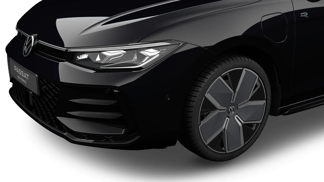 Volkswagen PASSAT Variant R-Line Edition - eHybrid | 'App-Connect' draadloze smartphone integratie | Afstandscontrolesysteem (Front Assist) | Automatische afstandsregeling (Adaptive Cruise Control)