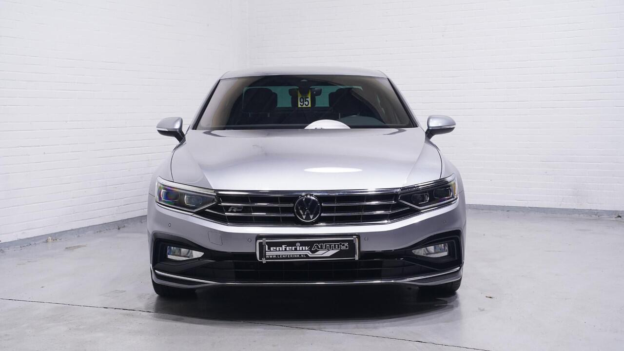 Volkswagen PASSAT 1.5 TSI R-Line Business + Rijklaar! Navi Stoel- en voorruitverwarming Led matrix Apple Carplay Camera 1e Eig. NAP