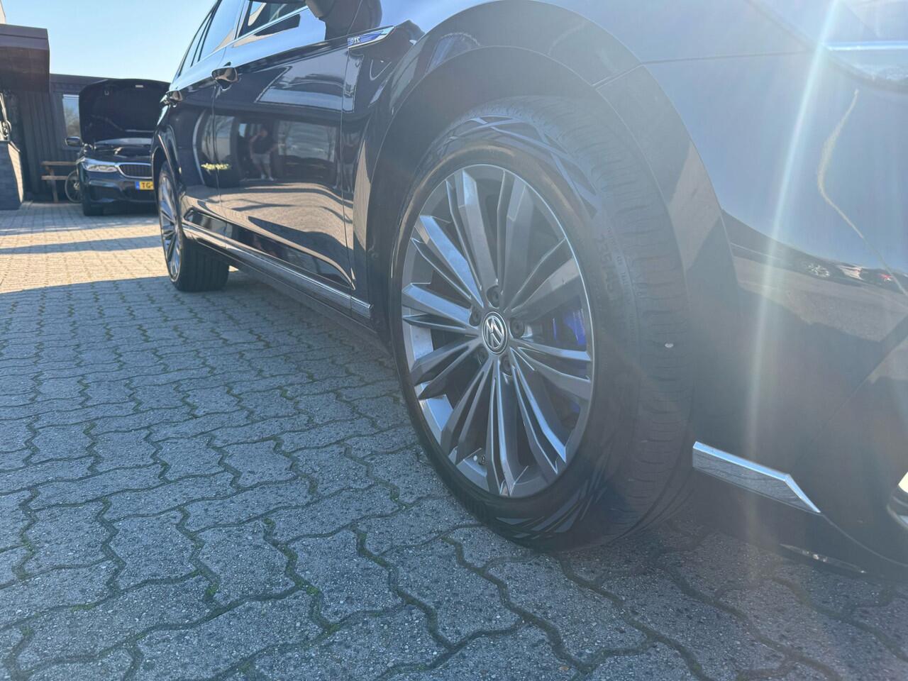 Volkswagen PASSAT 1.4 TSI PHEV GTE Business virtual cockpit, pano, memory stoel