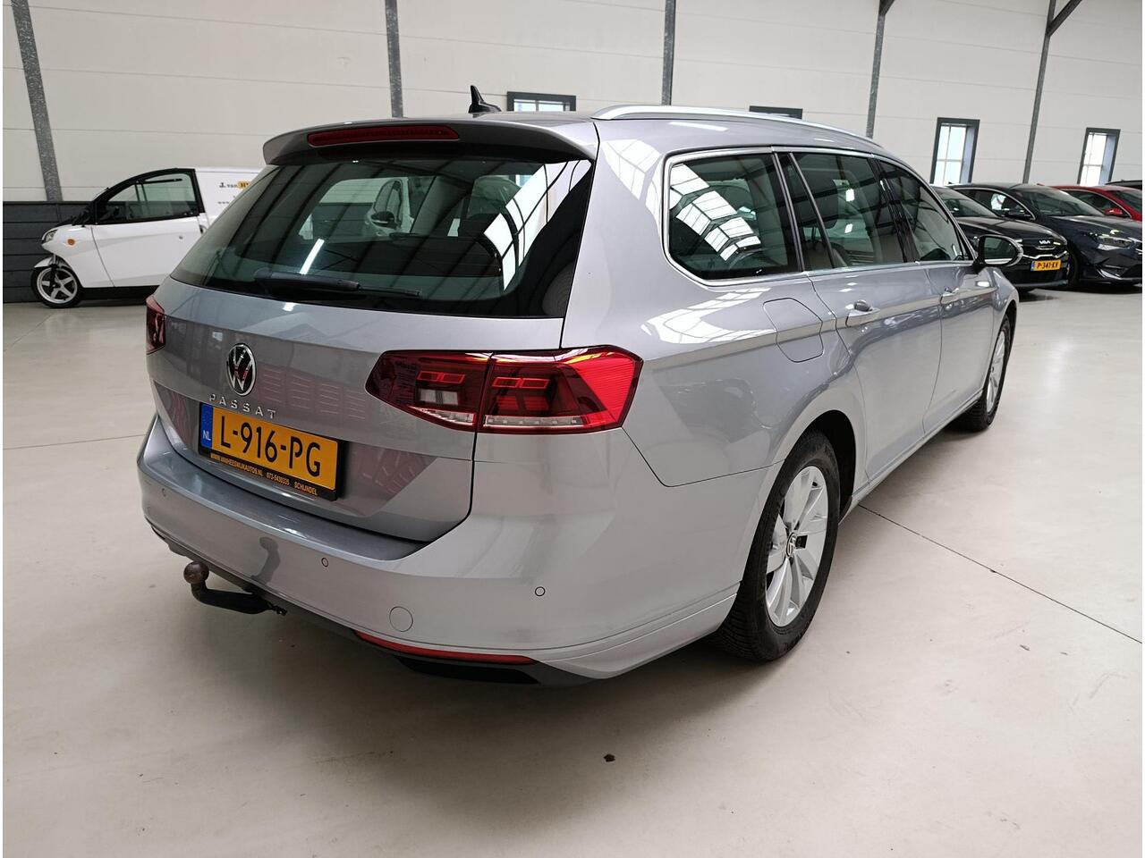 Volkswagen PASSAT Variant 1.5 TSI Business Ecc | Pdc | virual cockpit | Trekhaak