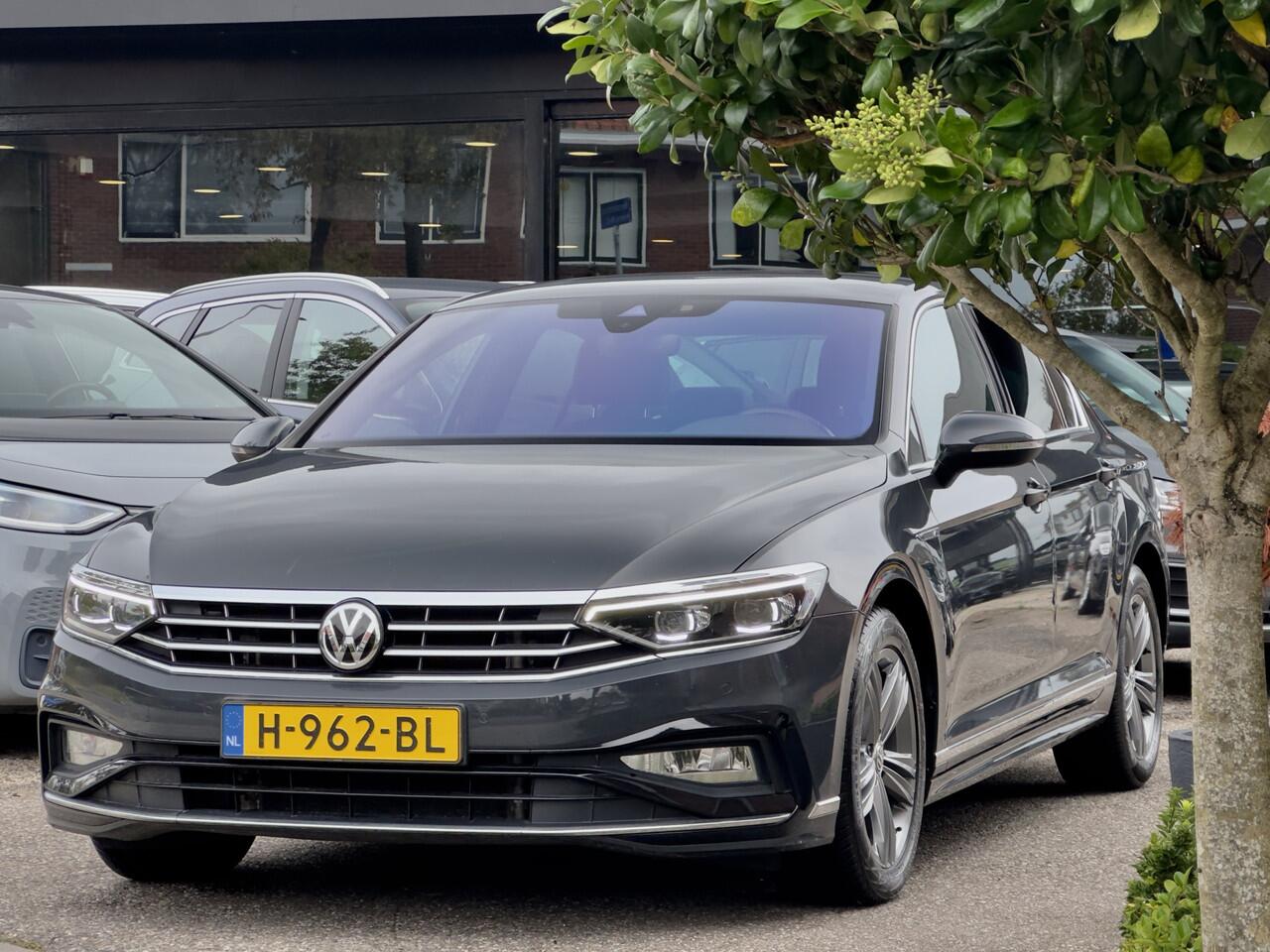 Volkswagen PASSAT 1.5 TSI AUT7 ELEGANCE R-LINE 112D.KM! LEDER NAVI CAMERA DIGI-DASH APPLE-CARPLAY LED LMV PDC
