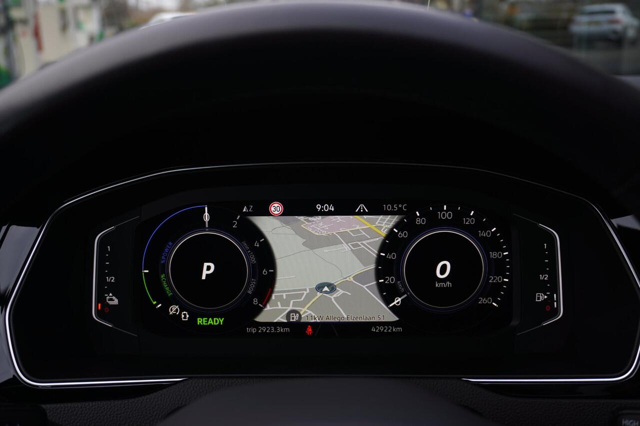 Volkswagen PASSAT Variant 1.4 TSI PHEV GTE Business | NAPPA LEDER | PANORAMADAK | ELEK. TREKHAAK | CAMERA | NAVI | HEAD UP | ACC | 18 INCH