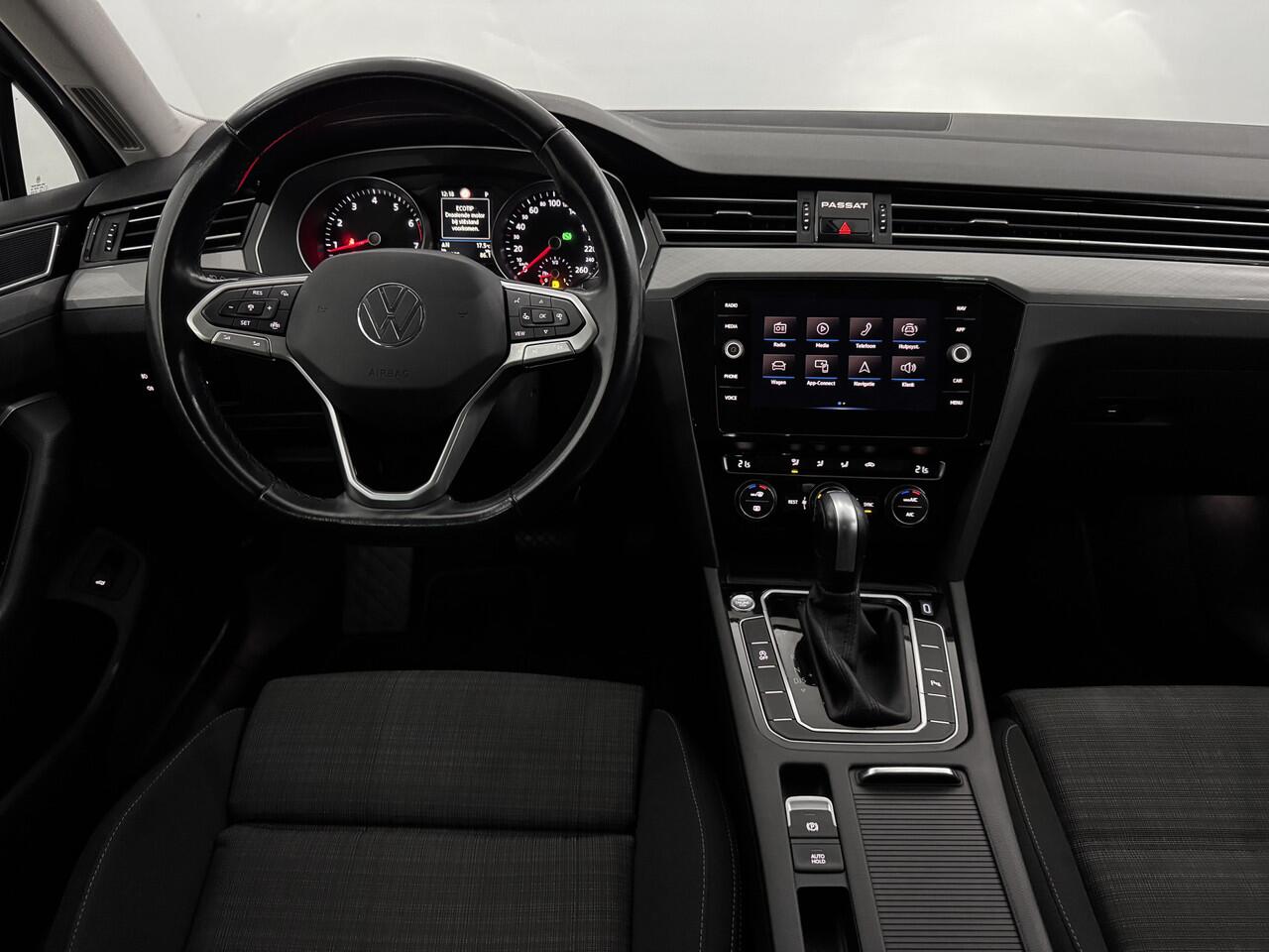 Volkswagen PASSAT Variant 1.5 TSI Comfort Business Clima, Navi, Parkeersensoren, Keyless start, Cruise control, A start stop, Lichtmetalen velgen