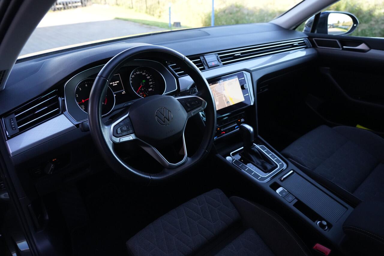 Volkswagen PASSAT Variant 1.5 eTSI Business 150pk Navigatie/Trekhaak/PDC