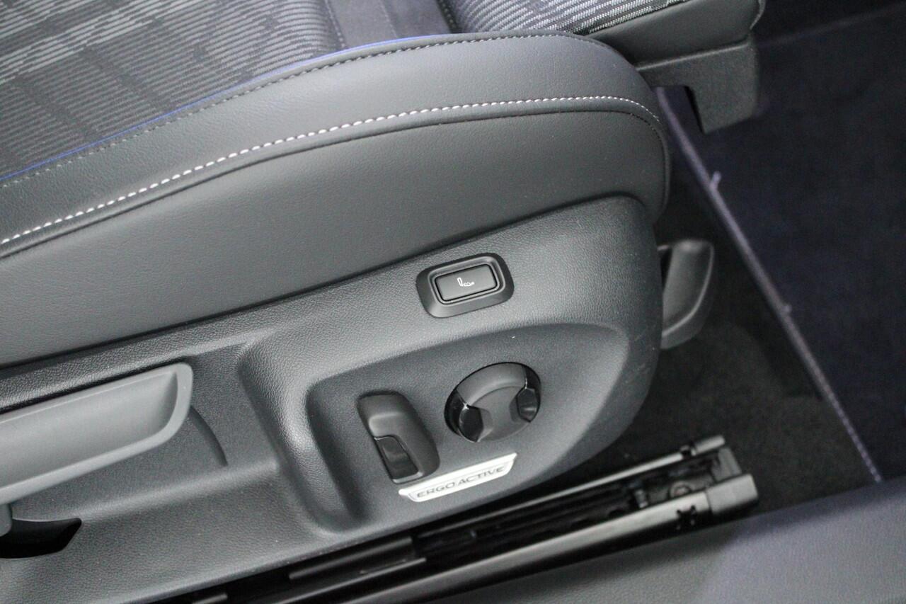 Volkswagen PASSAT Variant 1.5 272pk eHybrid R-Line Edition Black Style Trekhaak 360Camera harman/kardon Massage Navigatie Panoramadak