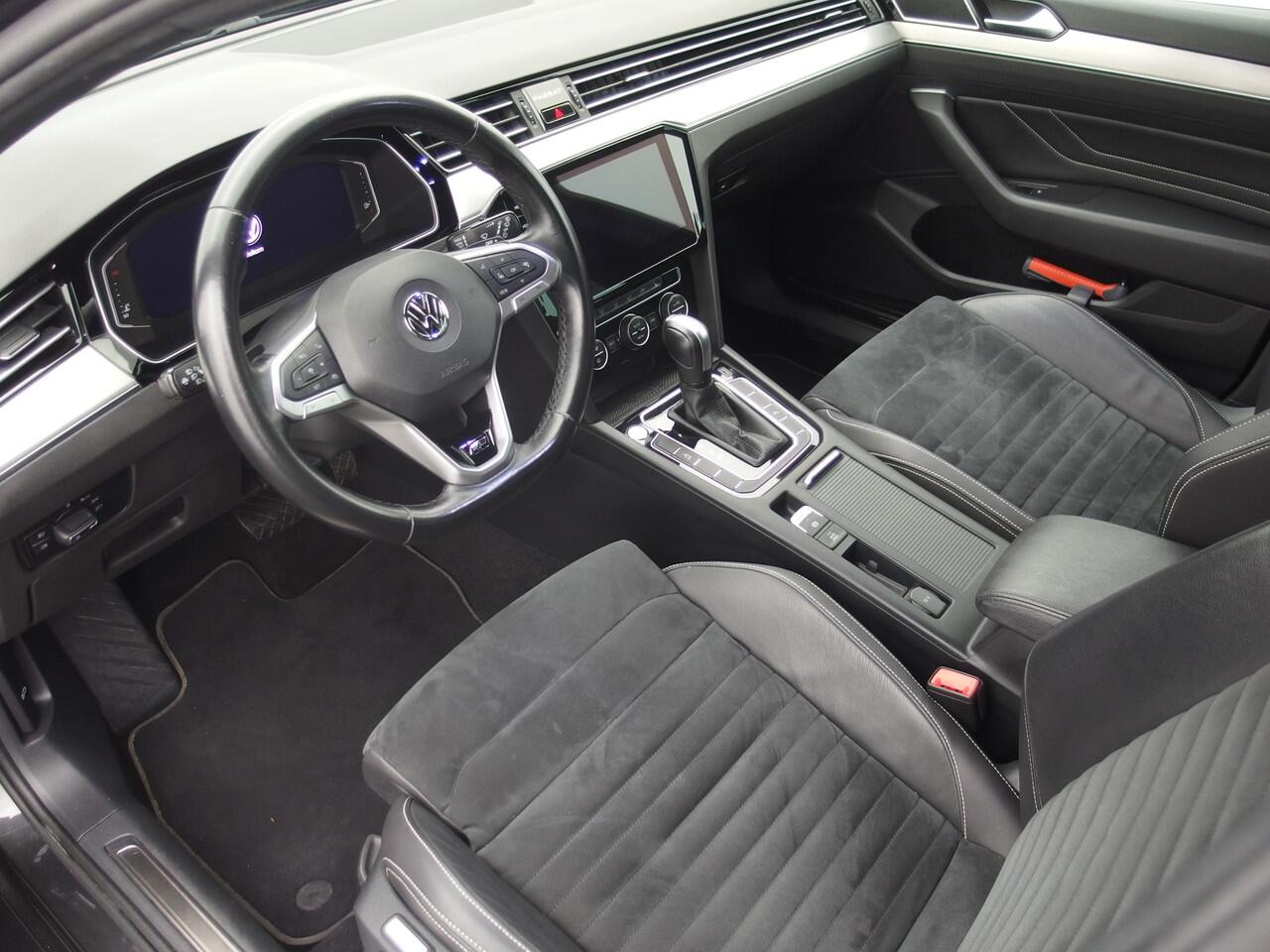 Volkswagen PASSAT Variant 1.5 TSI Elegance Business R FACELIFT / R-LINE / AUTOMAAT / GR NAVI / TREKHAAK / STOELVERW / CAMERA / FULL LED / NL-AUTO