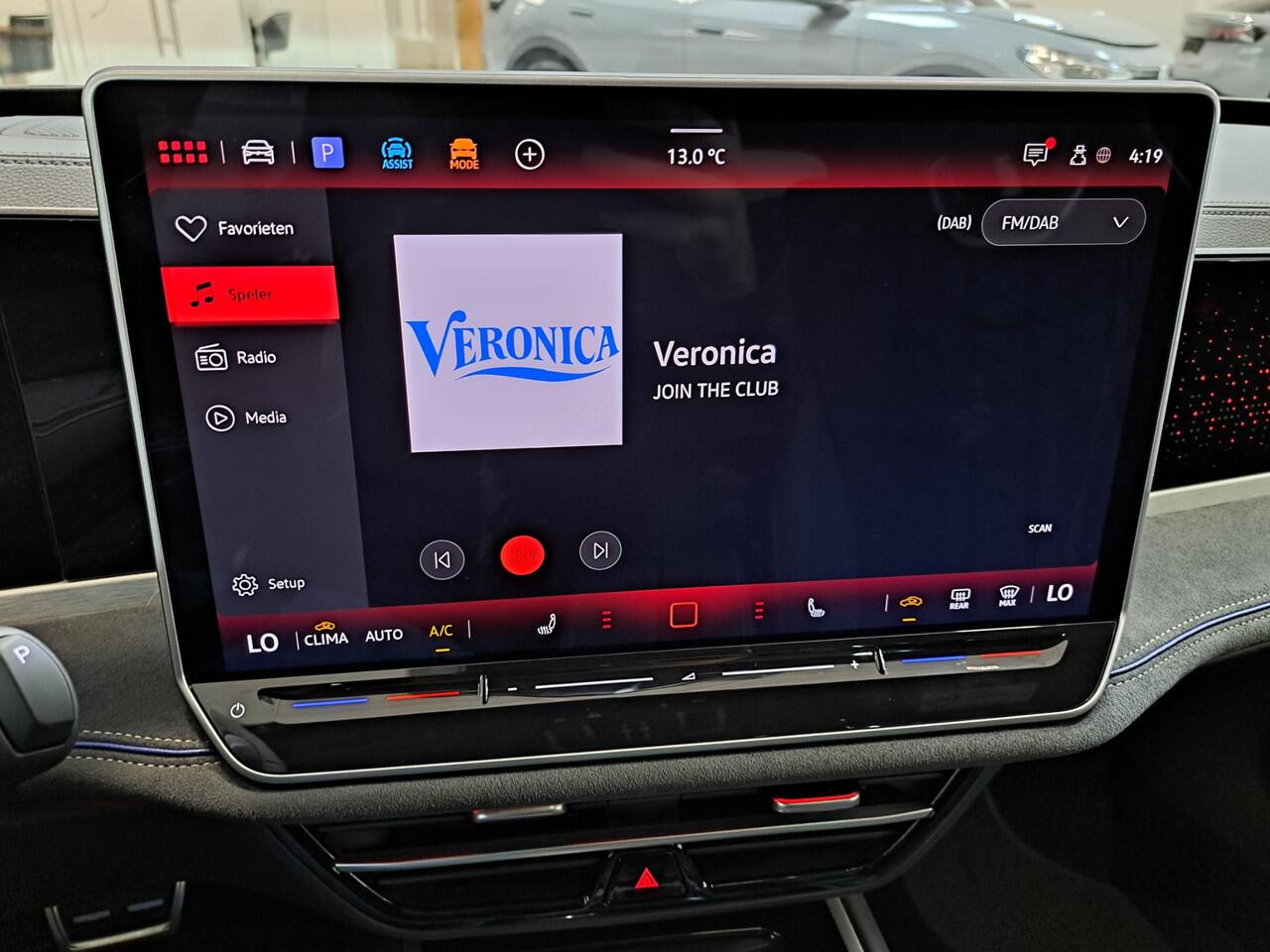 Volkswagen PASSAT Variant R-Line Edition 1.5 eHybrid 204 pk 6 versn. DSG · Multimedia pakket plus · High-end geluidsysteem 'Harman Kardon' · Prijs incl. inruilpremie · MEGA Sale