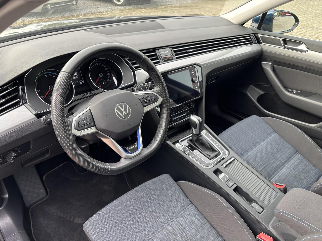 Volkswagen PASSAT Variant 1.4 TSI PHEV GTE Automaat Business Trekhaak / Panoramadak / Camera