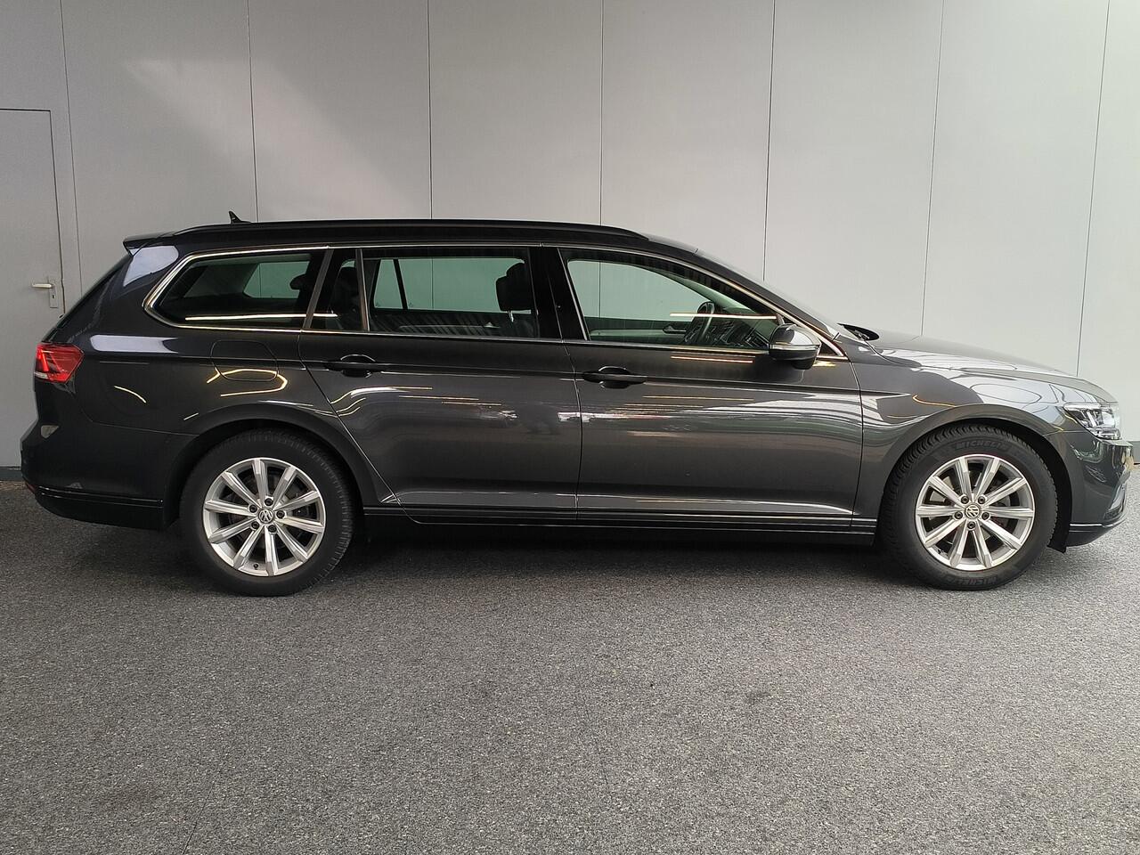 Volkswagen PASSAT Variant 1.5 TSI Comfort Business DSG-AUTOMAAT uit 2020 Rijklaar + 12 maanden Bovag-garantie Henk Jongen Auto's in Helmond, al 50 jaar service zoals 't hoort!